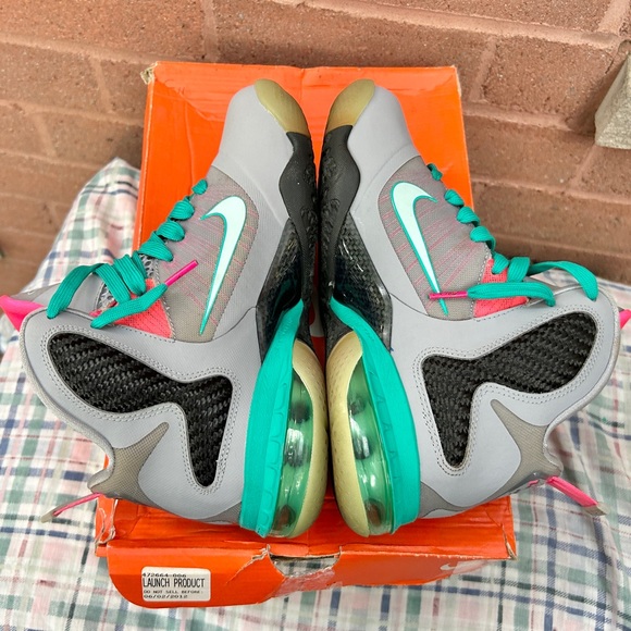 Nike Lebron 9 GS South Beach
Size 6.5Y - Picture 4 of 9